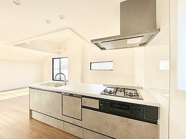 料理をしながらご家族との会話を楽しめる対面カウンターキッチン