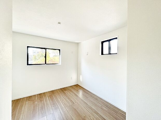 使いやすい形でベットや家具の置き方にも困ることもありません。