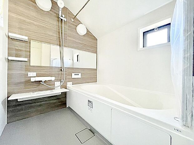 浴室乾燥機付きのバスルームでいつでも快適なバスタイムが楽しめます！