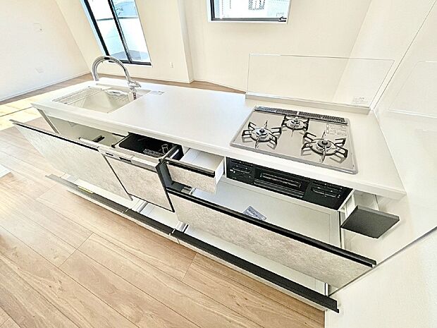 使いやすさを優先したスライド式収納タイプ!