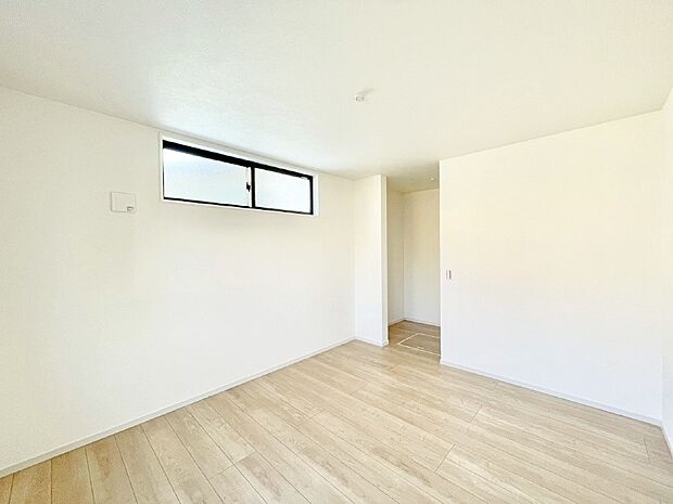 ウォークインクローゼットがあるお部屋。季節ごとの入れ替えも不要で便利です!