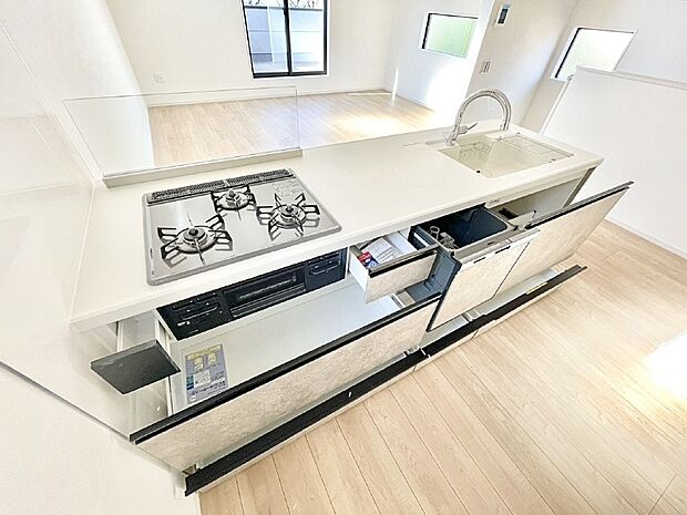 使いやすさを優先したスライド式収納タイプ!