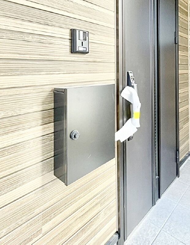 シンプルなデザインのポスト