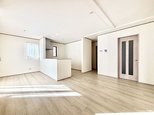 落ち着いた雰囲気のLDKは家族みんなの快適空間