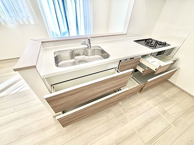 使いやすさを優先したスライド式収納タイプ!