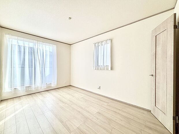 明るいバルコニーサイドに洋室を設置。目覚めの良い寝室に。