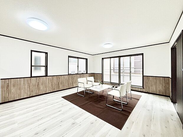 大きな窓からたっぷりの陽光と風を感じられるリビング