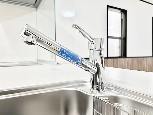 いつでも清潔なおいしいお水を。一つの水栓で水道水と浄水を使い分け。