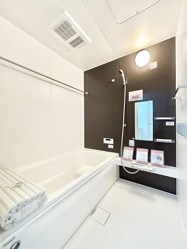 落ち着いた雰囲気でゆっくりお寛ぎいただけるバスルーム