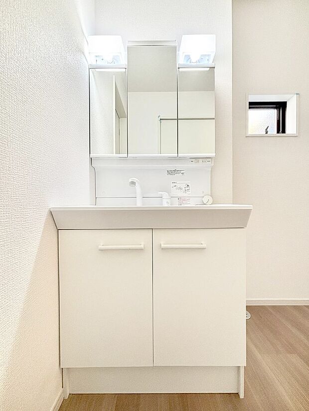 収納力と機能性に優れた洗面化粧台