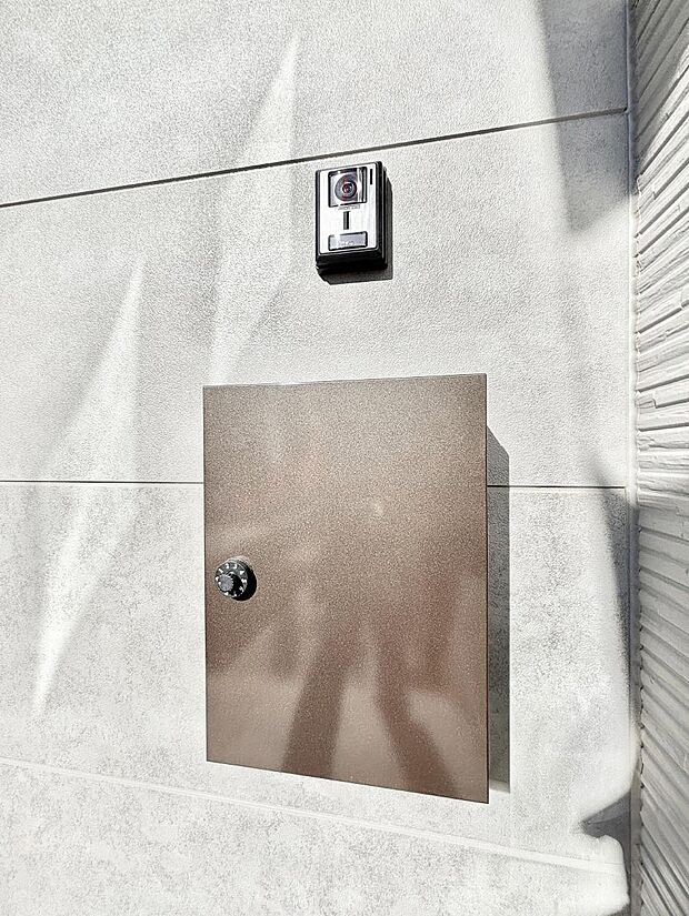 シンプルデザインのポスト。