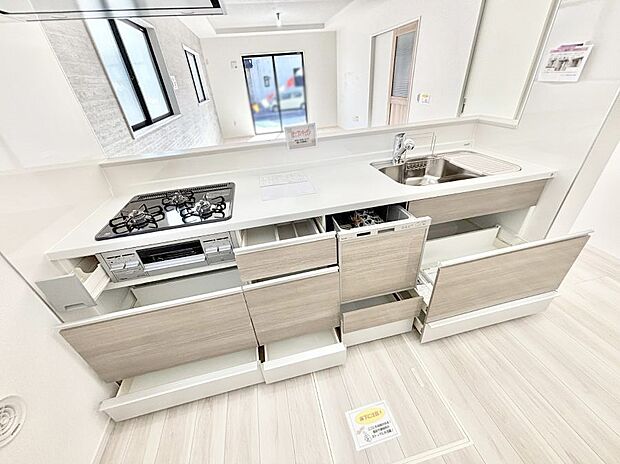 使いやすさを優先したスライド式収納タイプ!