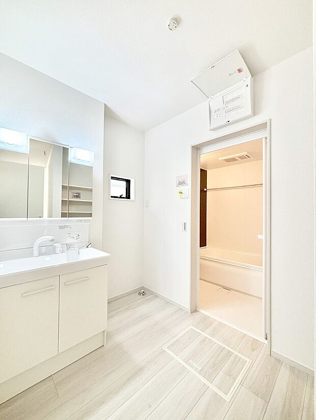 身支度もスムーズにおこなえる脱衣場。