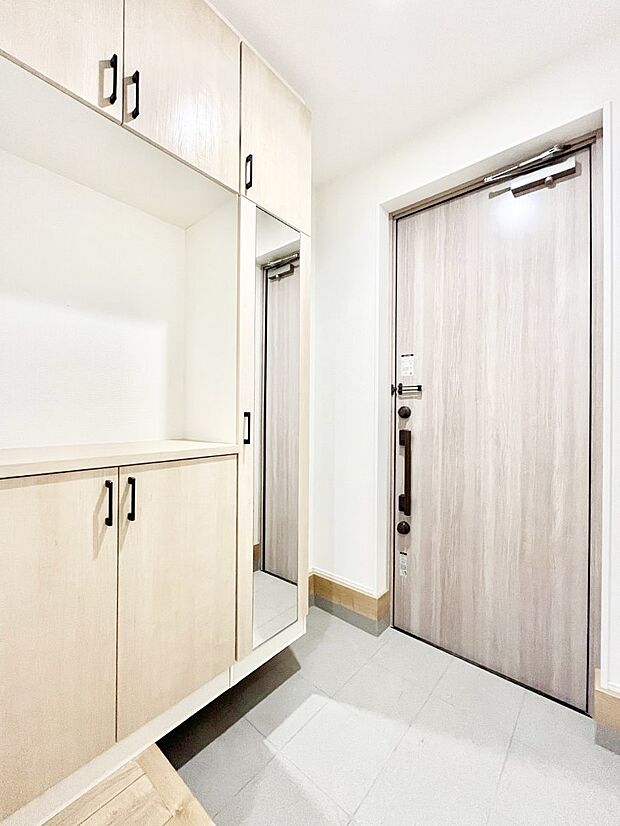 家族の帰宅やお客様をあたたかく迎える玄関