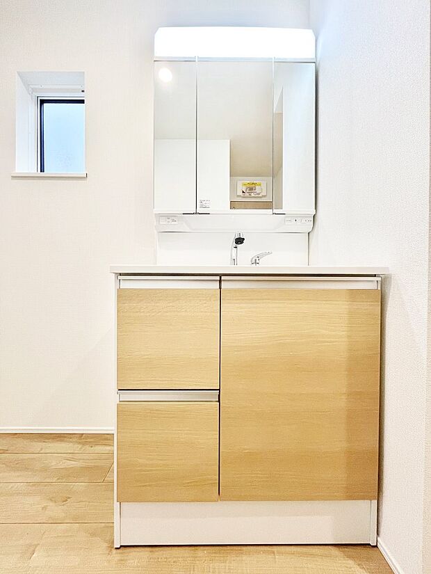 収納力と機能性に優れた洗面化粧台
