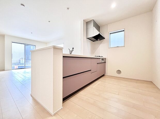 料理をしながらご家族との会話を楽しめる対面カウンターキッチン