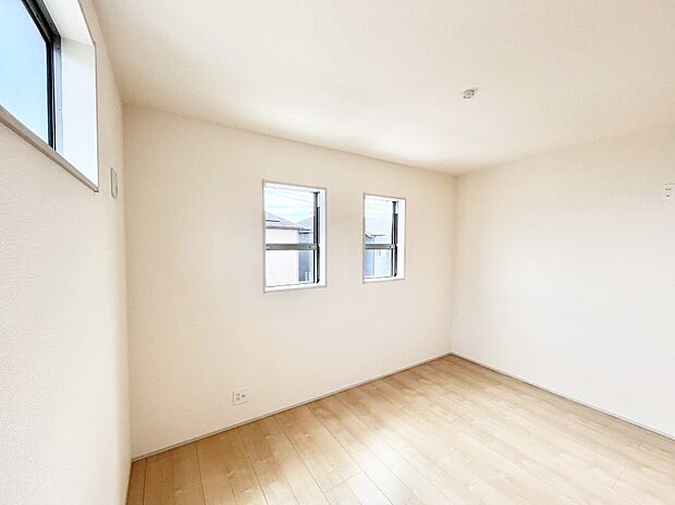 窓からのやさしい光が心地よいプライベートルーム