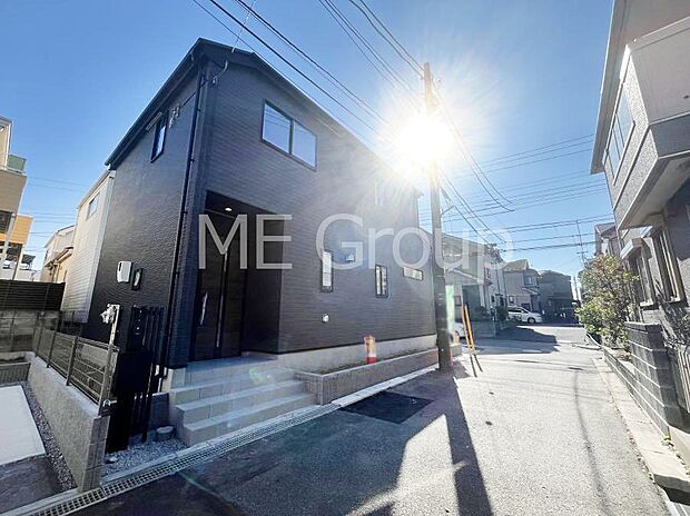 溢れる陽光でご家族の笑顔も輝く