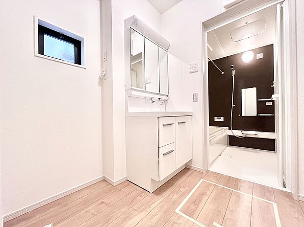 清潔感のある快適空間です。毎日の身支度も気持ち良くお使い頂けます。
