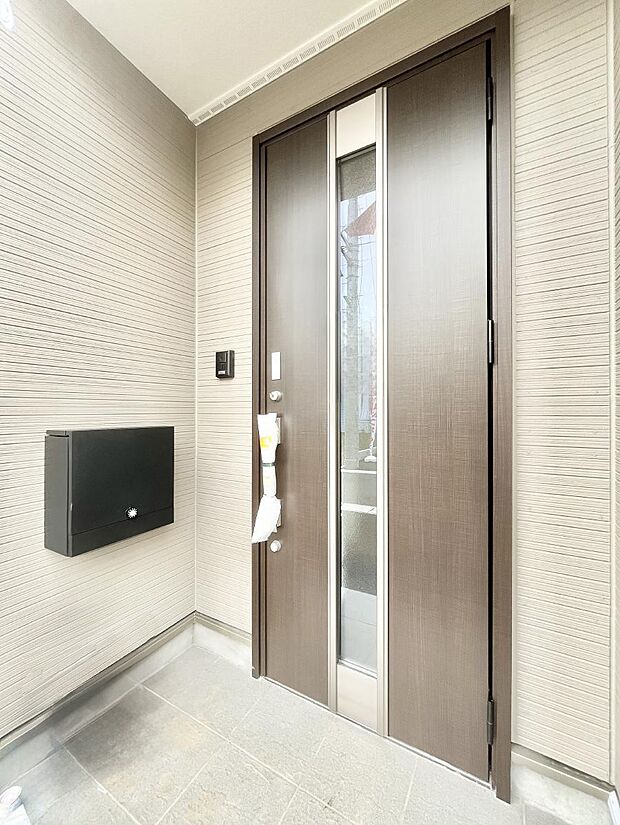 大切な家族、来客を出迎える玄関。