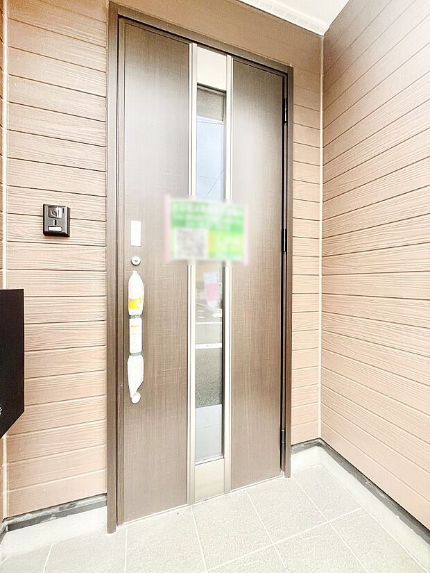 大切な家族、来客を出迎える玄関。