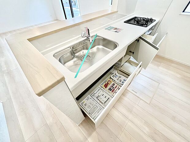 使いやすさを優先したスライド式収納タイプ！