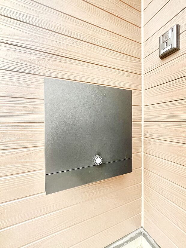 シンプルデザインのポスト。