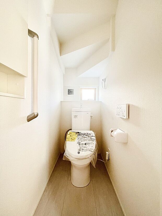 明るく清潔感のあるトイレです。