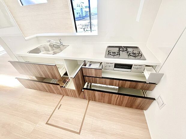 使いやすさを優先したスライド式収納タイプ!