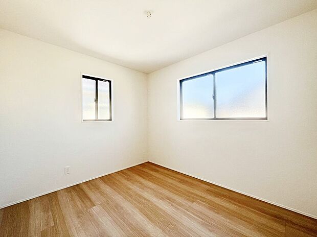 窓からのやさしい光が心地よいプライベートルーム