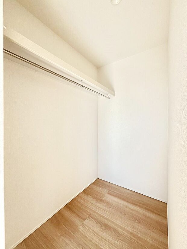 ウォークインクローゼットの活用で生活空間スッキリ