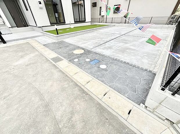 駐車2台可能!急なお客様の駐車に。また、ご家族の自転車スペースとしても大活躍。