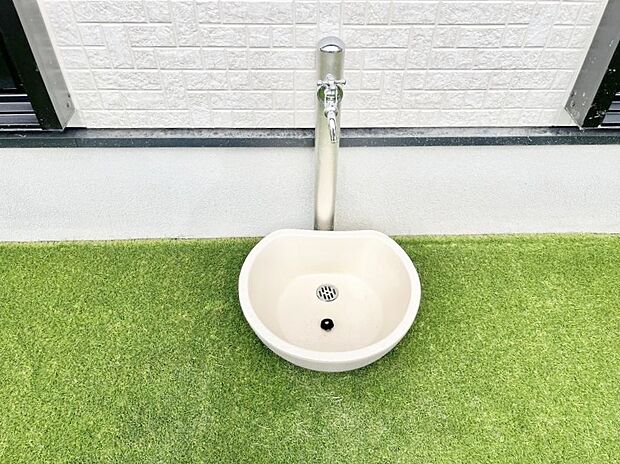 外水栓があると、庭のお手入れやちょっとした手洗い・洗車に便利です！ 