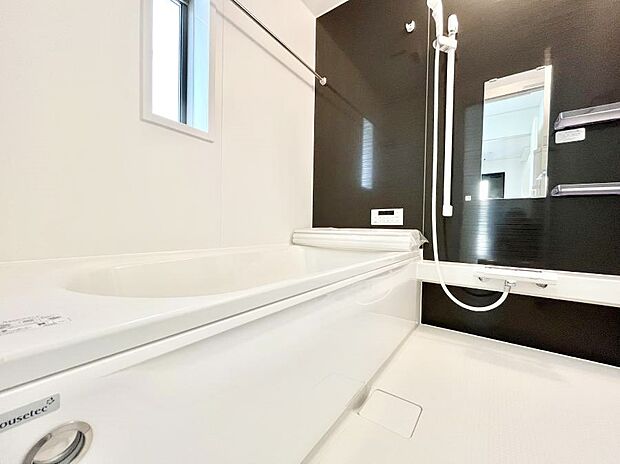 落ち着いた雰囲気でゆっくりお寛ぎいただけるバスルーム