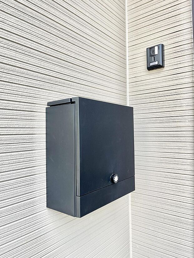 シンプルデザインのポスト。