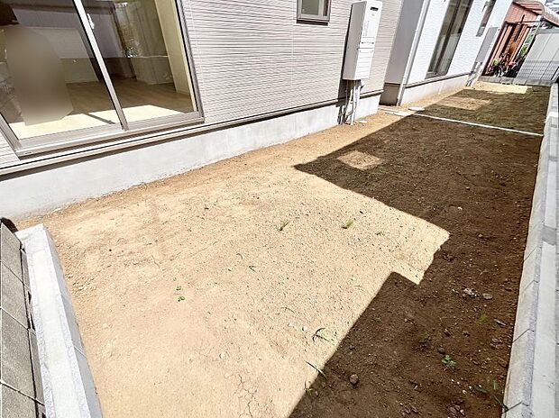 ガーデニングや家庭菜園も楽しめるお庭付き。