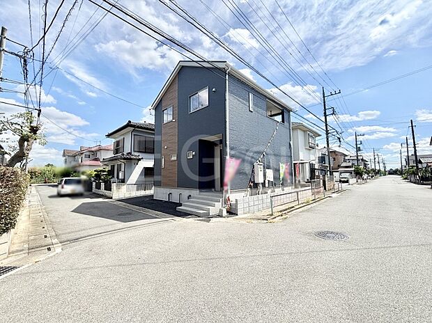 角地なので日当たりも良く、お家が堂々として見えます。