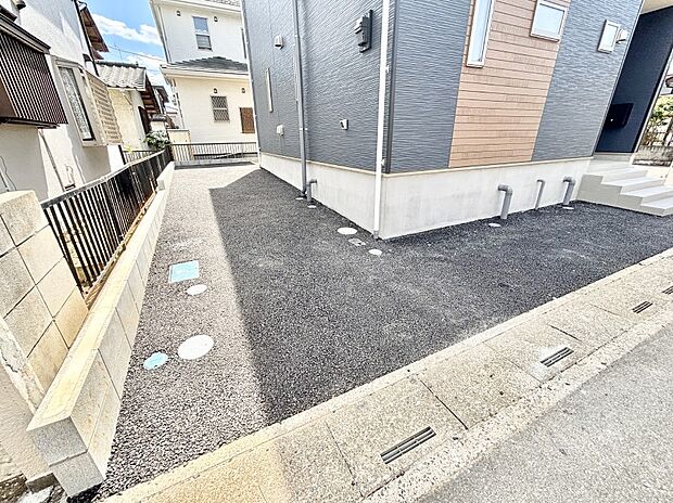 駐車2台可能！急なお客様の駐車に。また、ご家族の自転車スペースとしても大活躍。