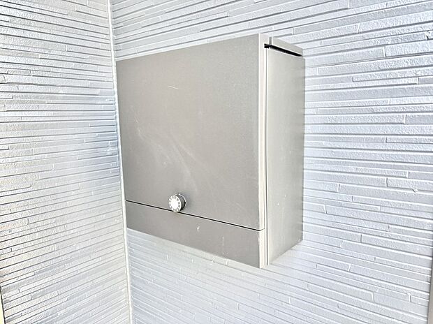 シンプルデザインのポスト。