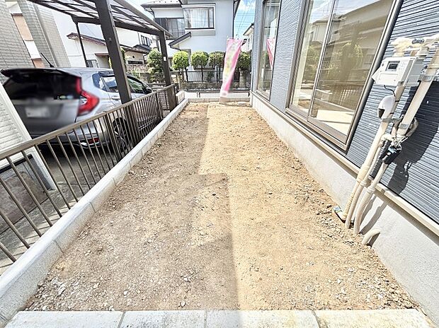 ガーデニングや家庭菜園も楽しめるお庭付き。