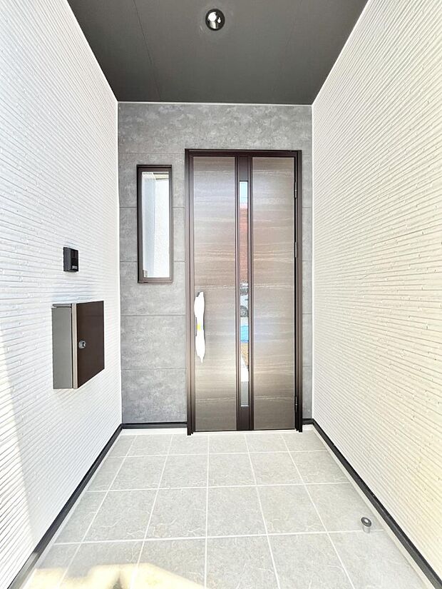 大切な家族、来客を出迎える玄関。