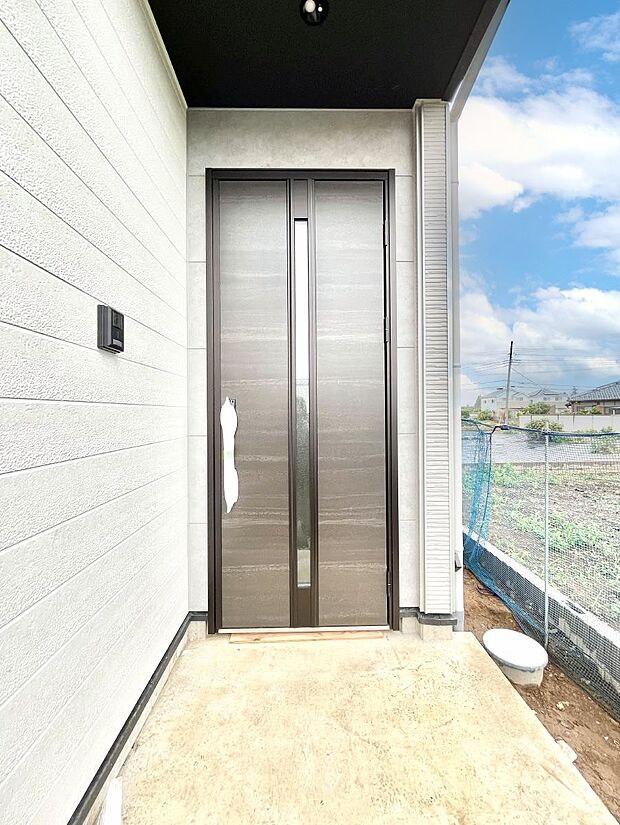 大切な家族、来客を出迎える玄関。