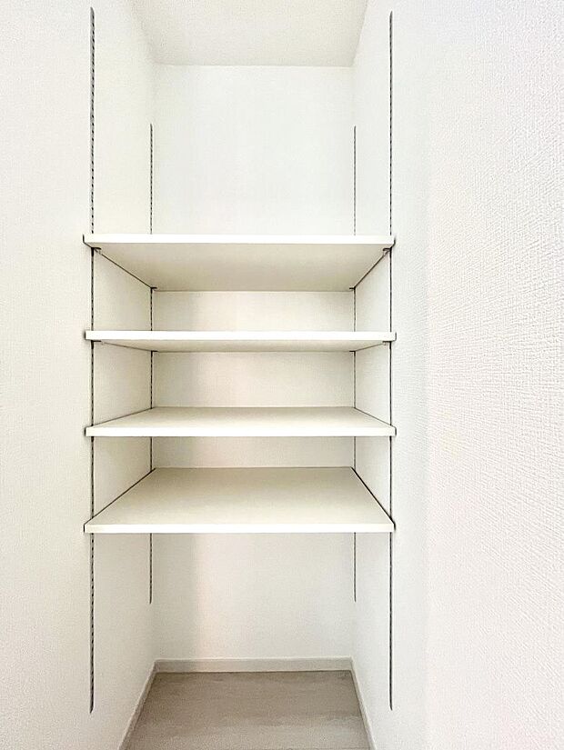 便利なリネン庫で、スッキリした使いやすい洗面室に