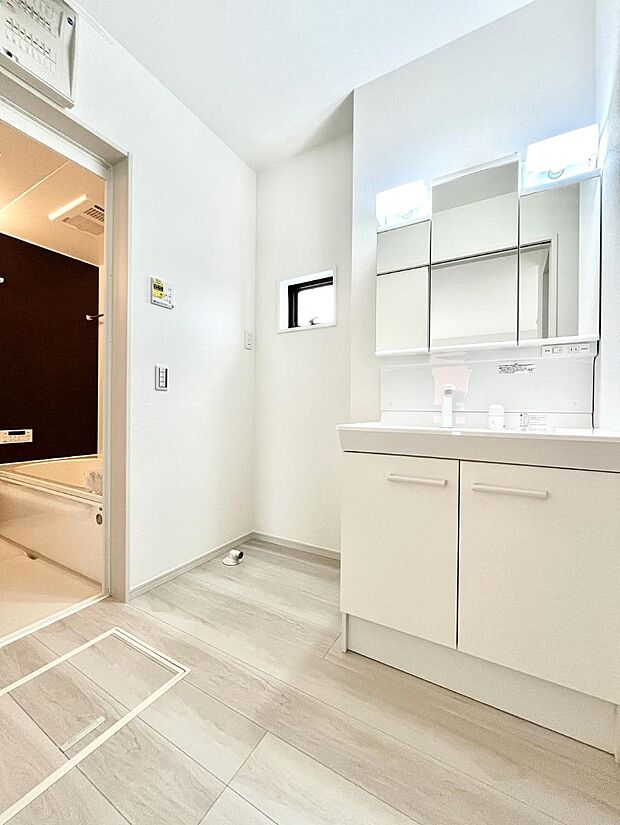 清潔感のある快適空間です。毎日の身支度も気持ち良くお使い頂けます。