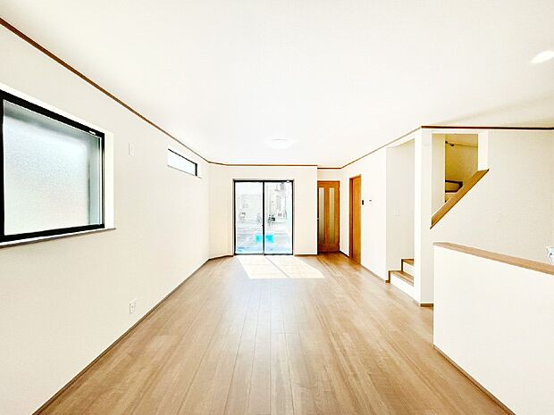 家族団らんの時間も増えそうなくつろぎのリビングダイニング。