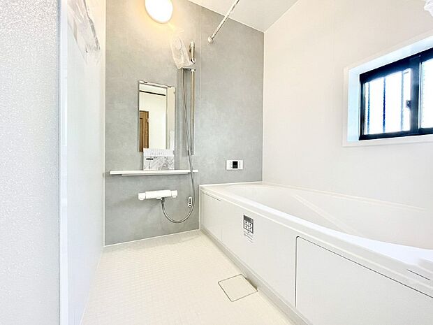 落ち着いた雰囲気でゆっくりお寛ぎいただけるバスルーム