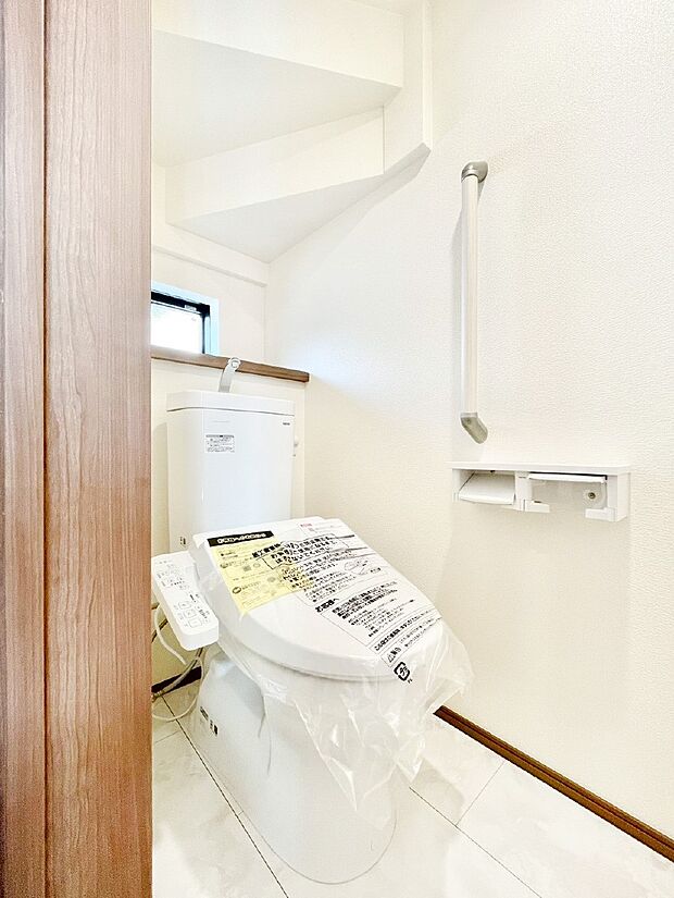 明るく清潔感のあるトイレです。