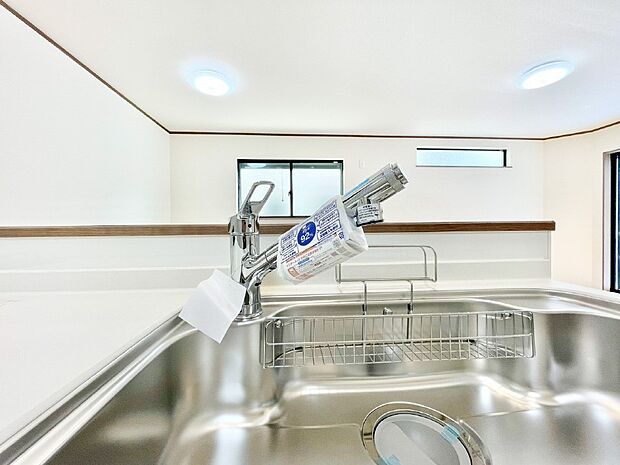 いつでも清潔なおいしいお水を。一つの水栓で水道水と浄水を使い分け。