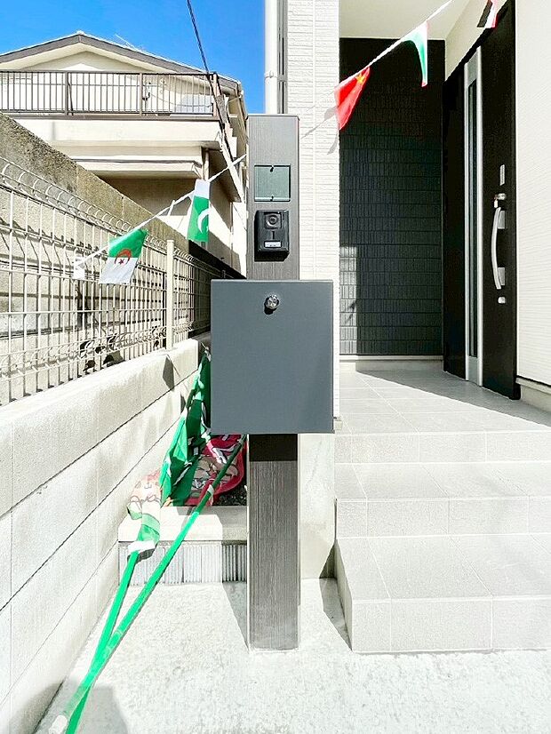 シンプルデザインのポスト。