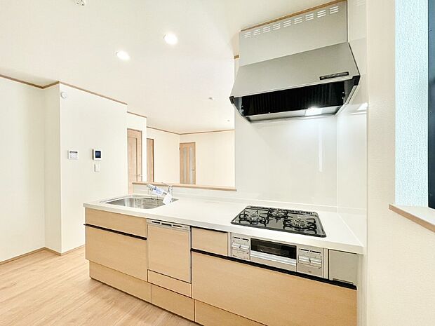 料理をしながらでもご家族との会話を楽しめる対面キッチン　